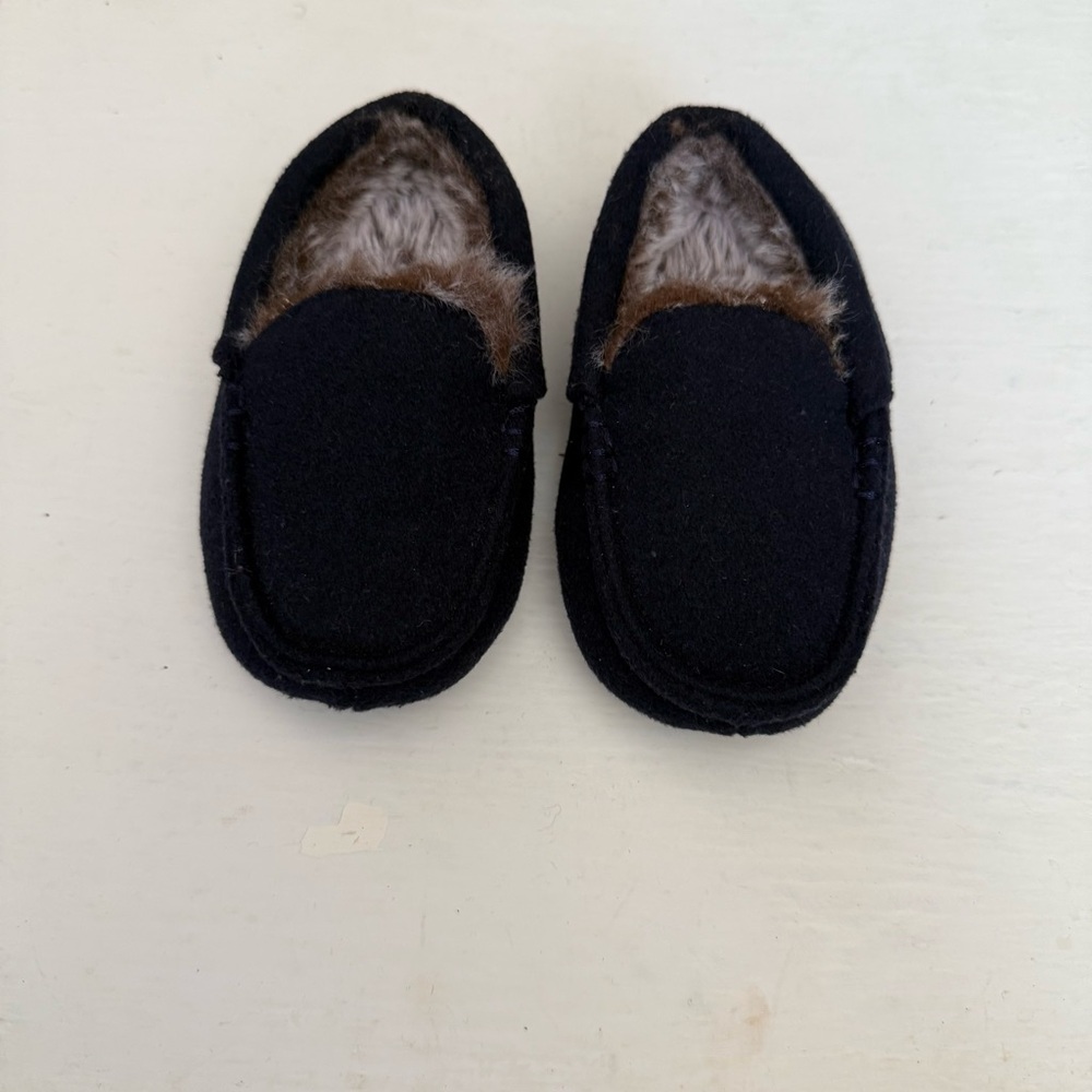 Cozy navy Slippers with Faux Fur Lining